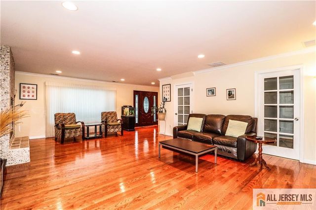 13 Ramsey Road, Edison, NJ 08820