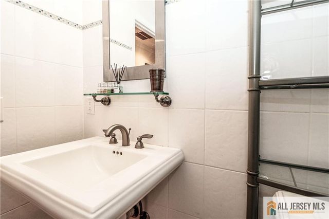 13 Ramsey Road, Edison, NJ 08820
