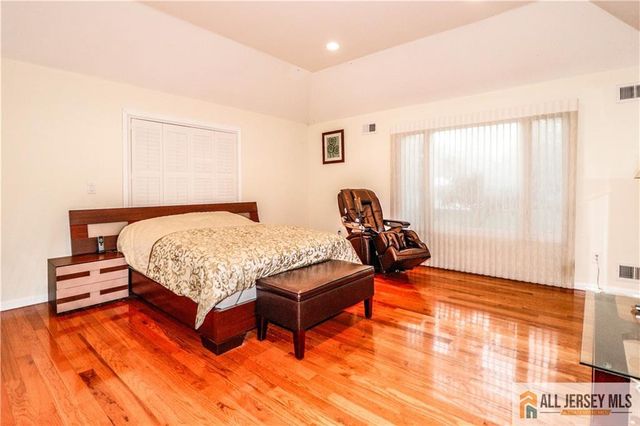 13 Ramsey Road, Edison, NJ 08820