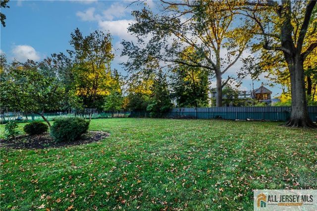13 Ramsey Road, Edison, NJ 08820