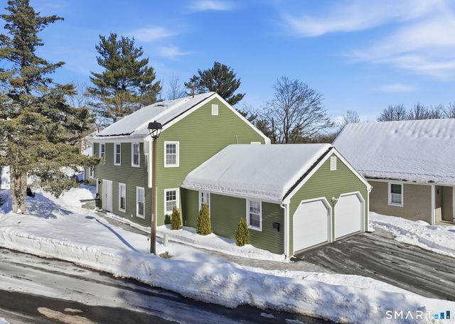 2 Yellow Orange Circle, Middletown, CT 06457