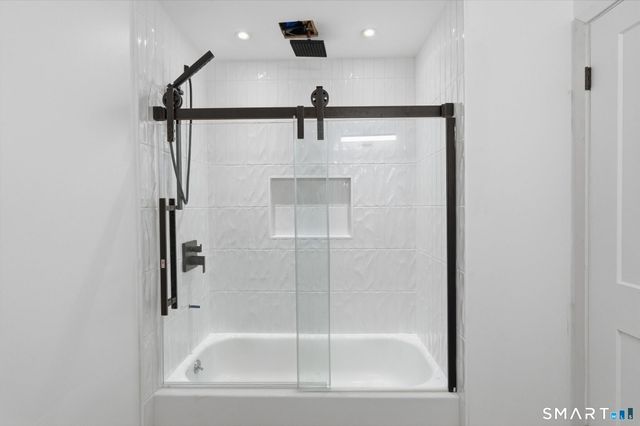 2 Yellow Orange Circle, Middletown, CT 06457