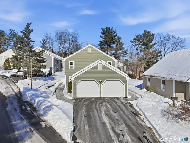 2 Yellow Orange Circle, Middletown, CT 06457