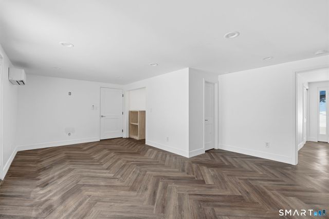 2 Yellow Orange Circle, Middletown, CT 06457