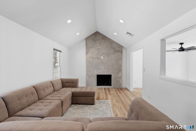 2 Yellow Orange Circle, Middletown, CT 06457