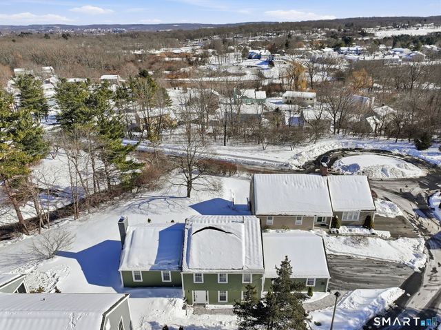 2 Yellow Orange Circle, Middletown, CT 06457