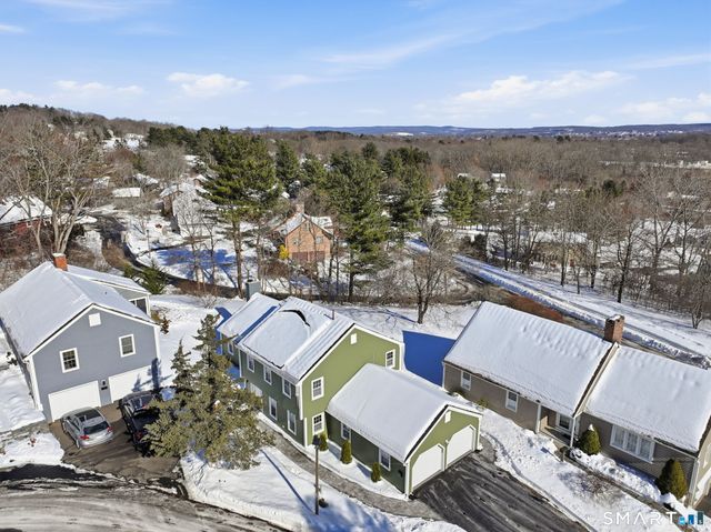 2 Yellow Orange Circle, Middletown, CT 06457