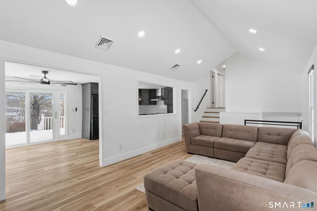 2 Yellow Orange Circle, Middletown, CT 06457