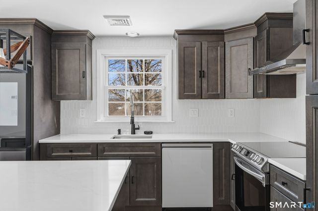 2 Yellow Orange Circle, Middletown, CT 06457