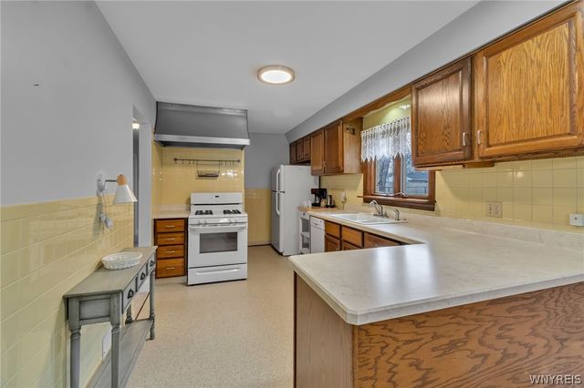 30 Bonita Drive, Cheektowaga, NY 14043