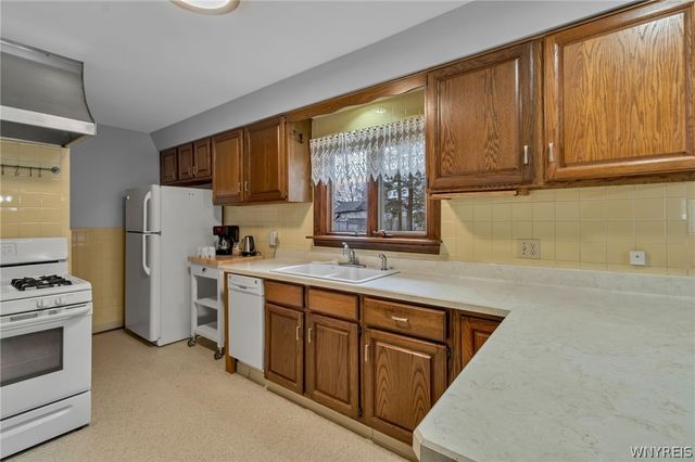 30 Bonita Drive, Cheektowaga, NY 14043