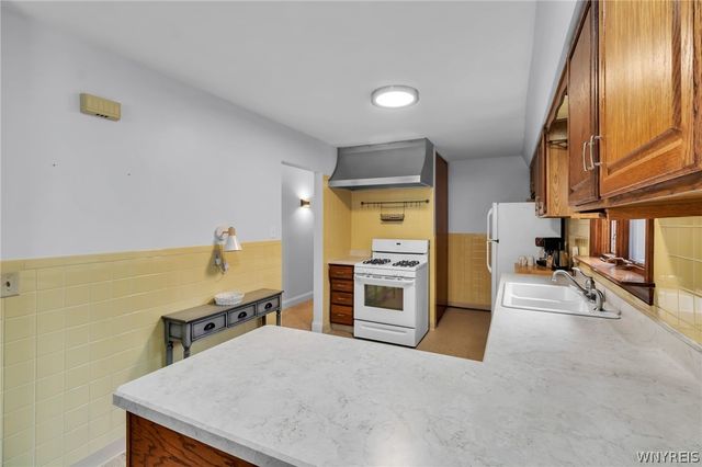 30 Bonita Drive, Cheektowaga, NY 14043