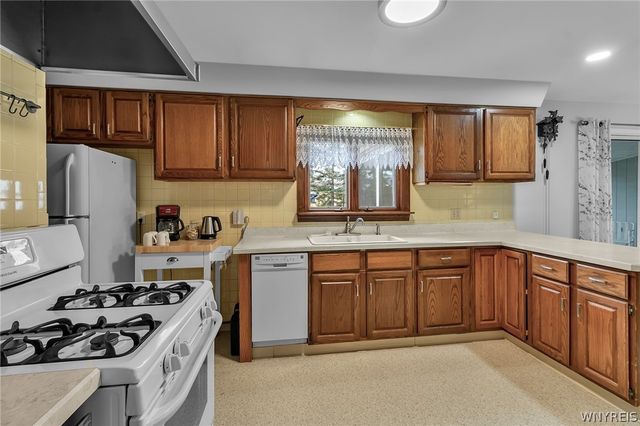 30 Bonita Drive, Cheektowaga, NY 14043