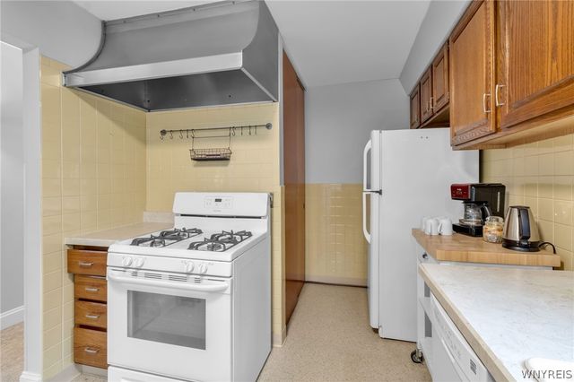 30 Bonita Drive, Cheektowaga, NY 14043