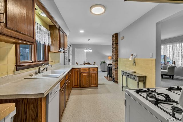 30 Bonita Drive, Cheektowaga, NY 14043