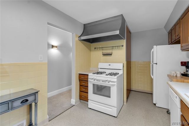 30 Bonita Drive, Cheektowaga, NY 14043