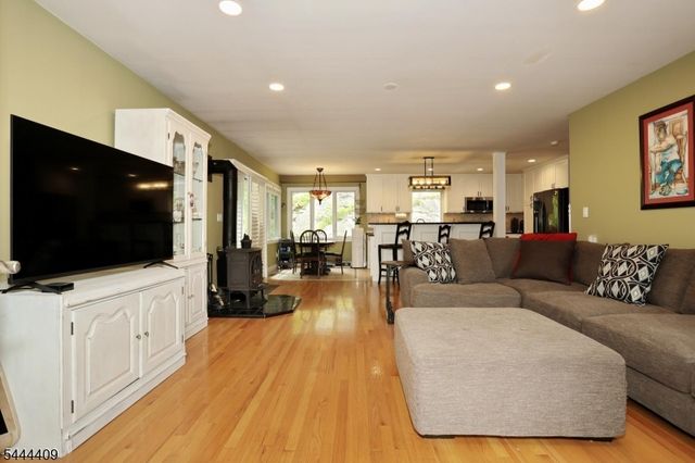 121 Magee Rd, Ringwood Boro, NJ 07456