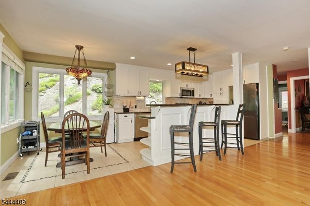 121 Magee Rd, Ringwood Boro, NJ 07456