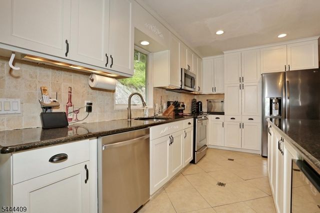 121 Magee Rd, Ringwood Boro, NJ 07456