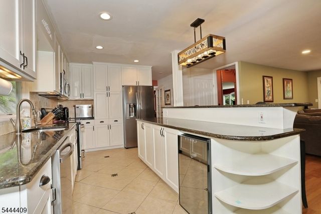 121 Magee Rd, Ringwood Boro, NJ 07456
