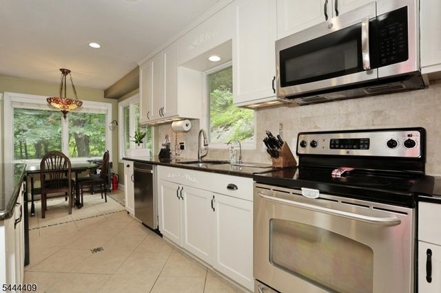 121 Magee Rd, Ringwood Boro, NJ 07456