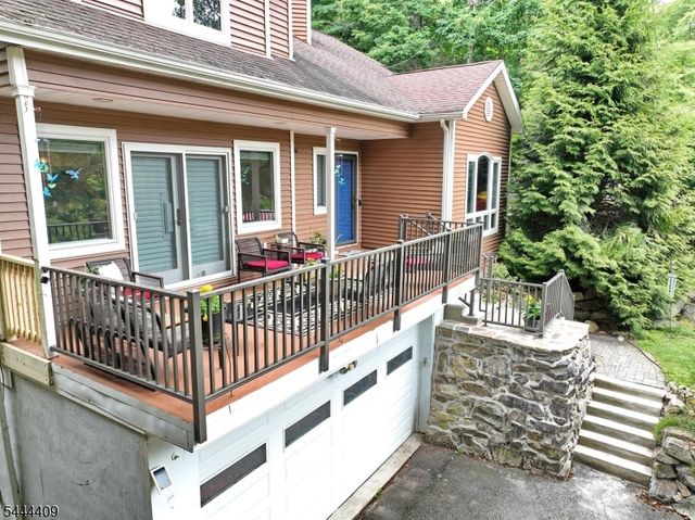 121 Magee Rd, Ringwood Boro, NJ 07456