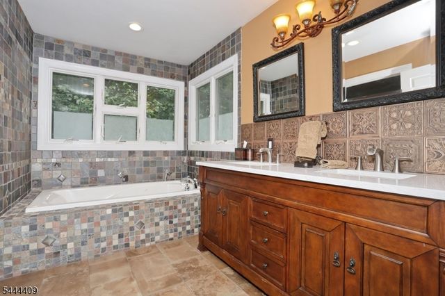 121 Magee Rd, Ringwood Boro, NJ 07456
