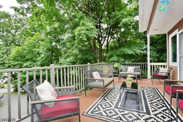 121 Magee Rd, Ringwood Boro, NJ 07456