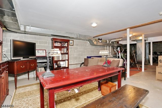 121 Magee Rd, Ringwood Boro, NJ 07456