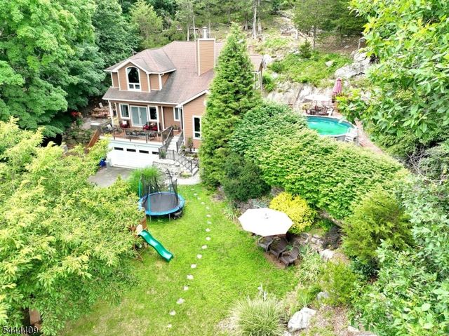 121 Magee Rd, Ringwood Boro, NJ 07456