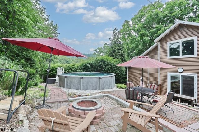 121 Magee Rd, Ringwood Boro, NJ 07456