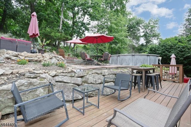 121 Magee Rd, Ringwood Boro, NJ 07456