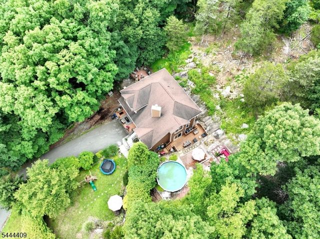 121 Magee Rd, Ringwood Boro, NJ 07456