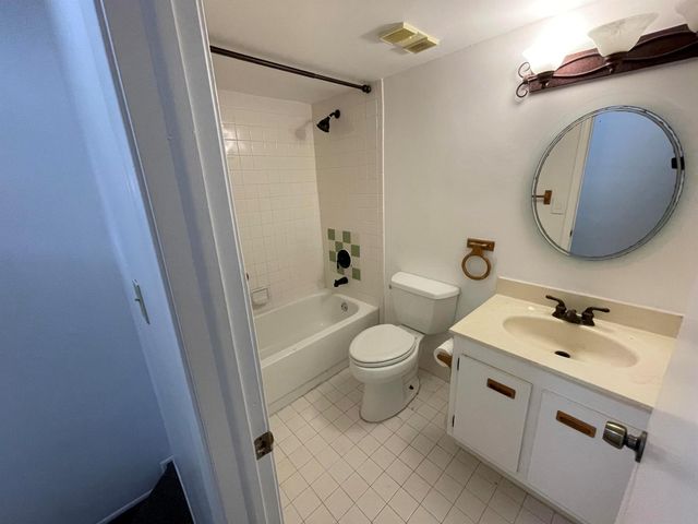 2372 NW 39th Avenue, Coconut Creek, FL 33066