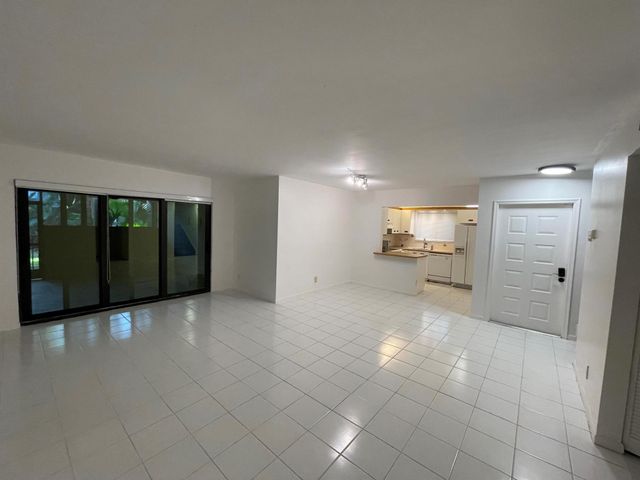 2372 NW 39th Avenue, Coconut Creek, FL 33066