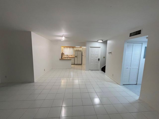 2372 NW 39th Avenue, Coconut Creek, FL 33066