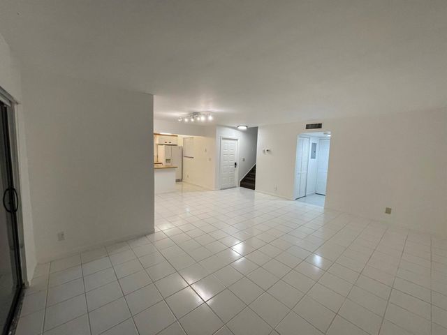 2372 NW 39th Avenue, Coconut Creek, FL 33066