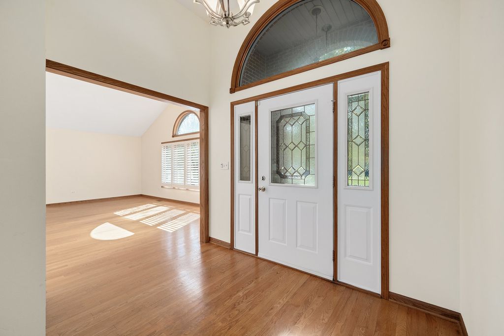 1540 HILLCREST Lane, Woodridge, IL 60517 — photo 3
