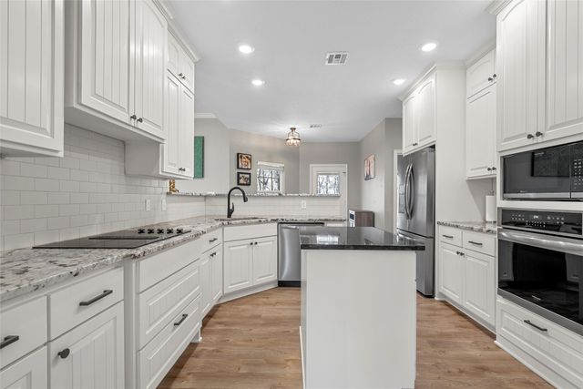 117 Lost Oaks Drive, Waco, TX 76705