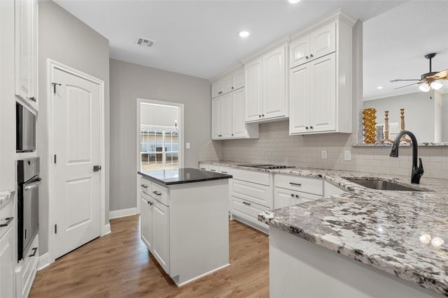 117 Lost Oaks Drive, Waco, TX 76705