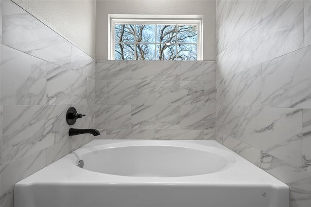 117 Lost Oaks Drive, Waco, TX 76705