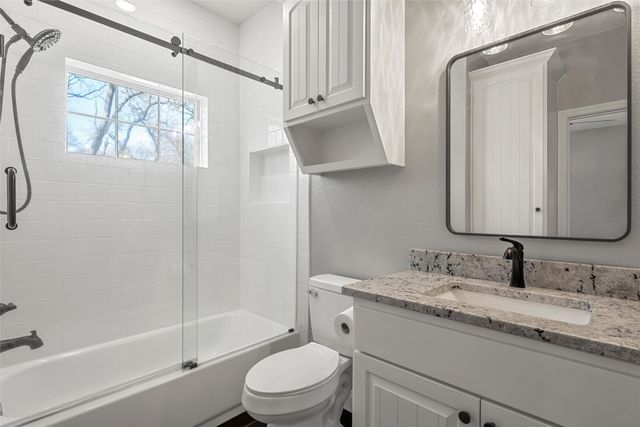 117 Lost Oaks Drive, Waco, TX 76705