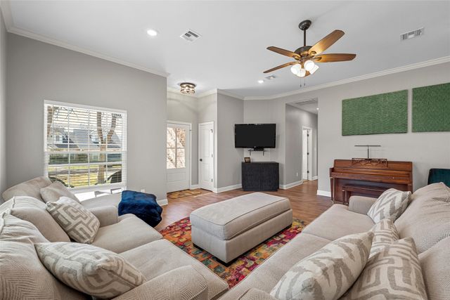 117 Lost Oaks Drive, Waco, TX 76705