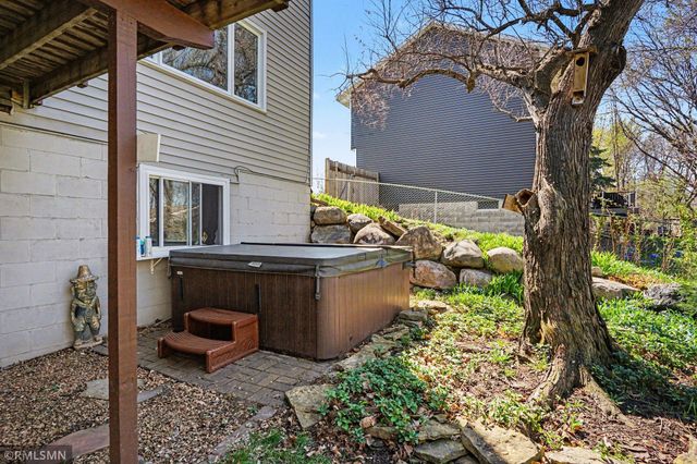 1712 James Court, Burnsville, MN 55337