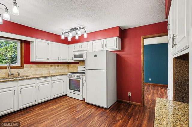 1712 James Court, Burnsville, MN 55337