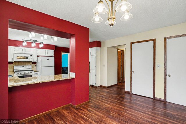 1712 James Court, Burnsville, MN 55337