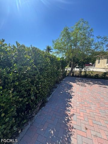 5448 9th AVE, Fort Myers, FL 33907