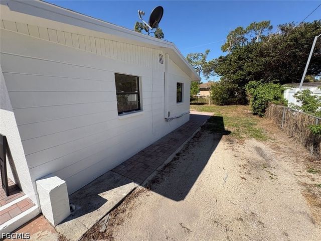 5448 9th AVE, Fort Myers, FL 33907