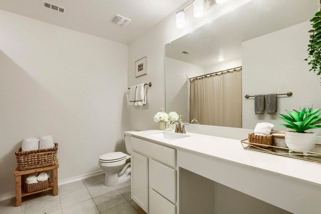 6504 Albany Sleigh DR, Del Valle, TX 78617