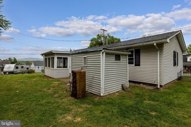 320 WILLOW ST, Luray, VA 22835